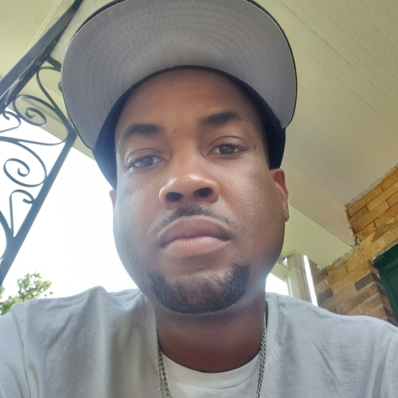 Meet your Posher, Dion - Picture 2 of 3